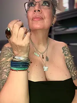 dieseldame1313 online show from February 26, 2026, 1:49 am