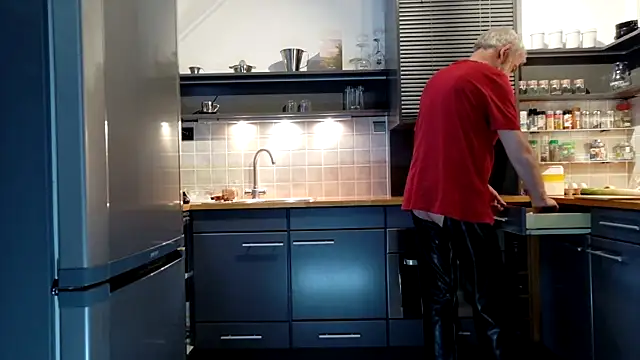 ewaldwillems99 online show from December 5, 2025, 2:04 pm