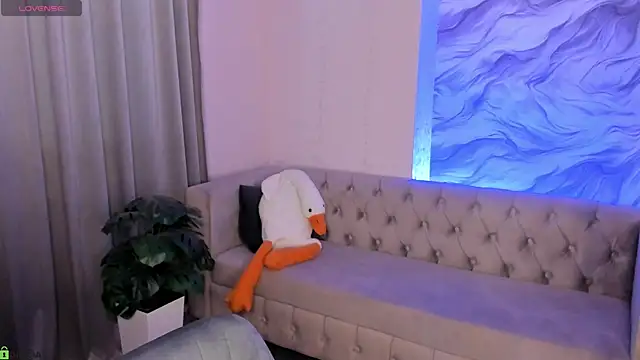 Aria Mila online show from April 21, 2026, 3:02 am