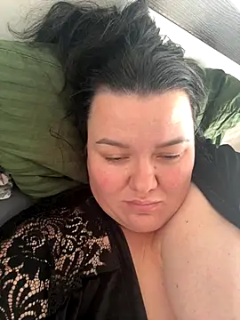 SunnyLeila2101 online show from November 3, 2025, 9:24 am