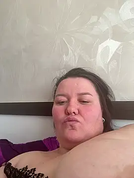 SunnyLeila2101 online show from April 6, 2026, 10:27 am