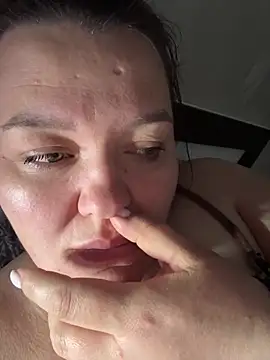 SunnyLeila2101 online show from April 18, 2026, 7:58 pm