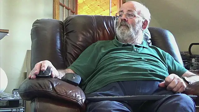 Snapshot of janzer13 chatting on November 1, 2025, 2:11 pm janzer13 online show from November 1, 2025, 2:11 pm