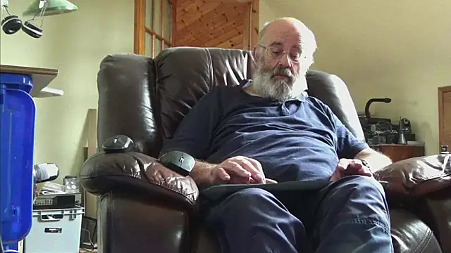 Snapshot of janzer13 chatting on October 1, 2025, 11:58 am janzer13 online show from October 1, 2025, 11:58 am