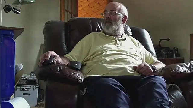 Snapshot of janzer13 chatting on October 3, 2025, 1:56 pm janzer13 online show from October 3, 2025, 1:56 pm