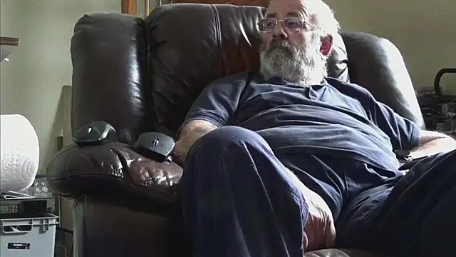 Snapshot of janzer13 chatting on October 18, 2025, 1:02 pm janzer13 online show from October 18, 2025, 1:02 pm