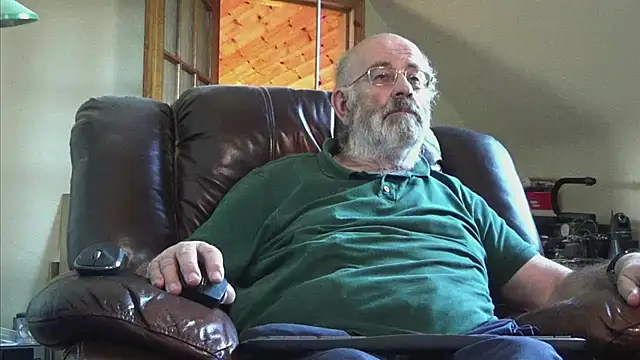 Snapshot of janzer13 chatting on November 28, 2025, 2:06 pm janzer13 online show from November 28, 2025, 2:06 pm