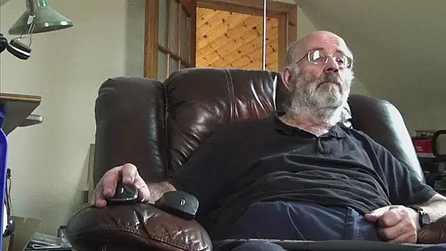 Snapshot of janzer13 chatting on November 26, 2025, 2:50 pm janzer13 online show from November 26, 2025, 2:50 pm