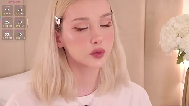 Snapshot of Nesolla chatting on September 23, 2025, 7:21 pm Nesolla online show from September 23, 2025, 7:21 pm