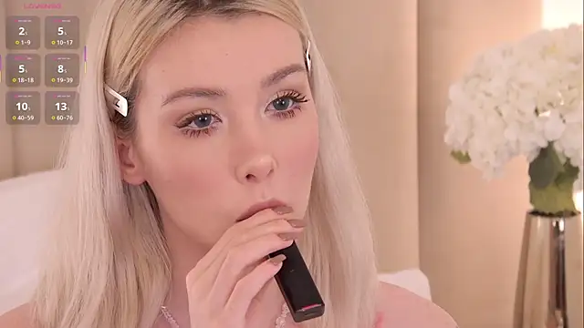 Snapshot of Nesolla chatting on October 6, 2025, 7:14 pm Nesolla online show from October 6, 2025, 7:14 pm