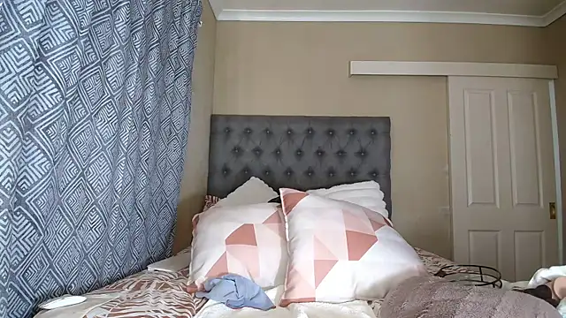 nanababe1 online show from April 3, 2026, 7:59 am