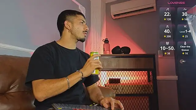 ArturoCardona  online show from December 17, 2025, 9:31 pm