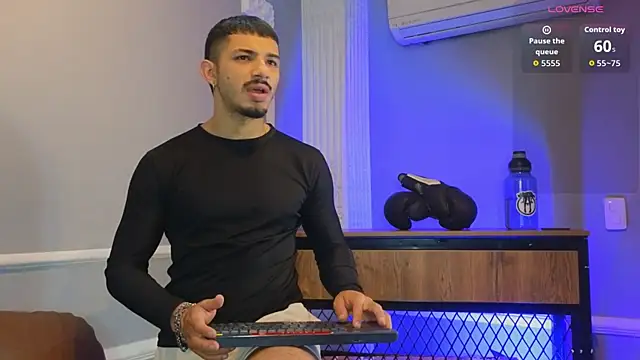 ArturoCardona  online show from December 15, 2025, 12:00 pm