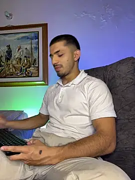 ArturoCardona  online show from November 5, 2025, 11:35 am