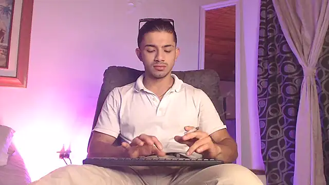 Snapshot of ArturoCardona_ chatting on March 13, 2026, 12:04 am ArturoCardona online show from March 13, 2026, 12:04 am