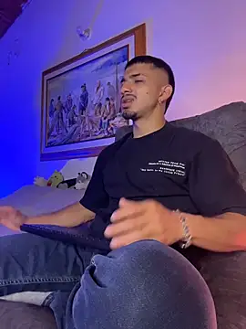 ArturoCardona  online show from December 2, 2025, 1:24 pm