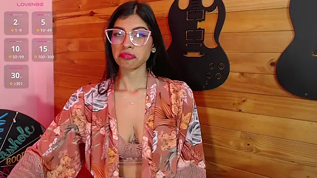 Lola Pierce online show from November 13, 2025, 11:58 am