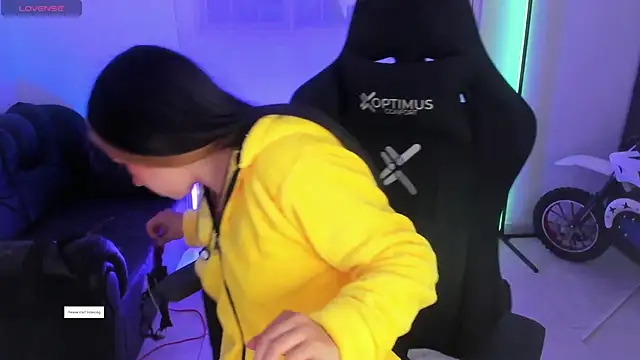 Aishelyng online show from October 15, 2025, 10:40 pm