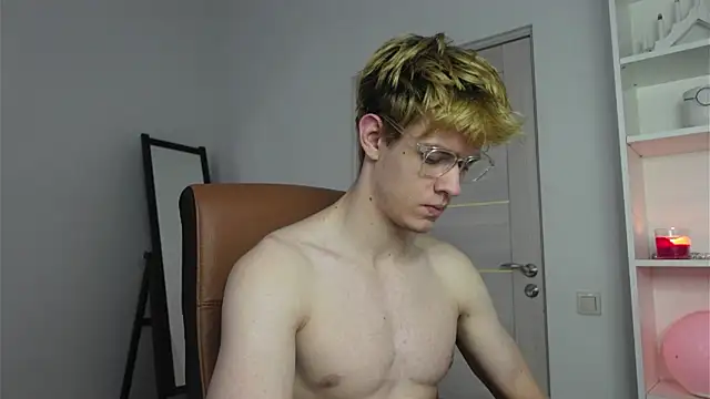 Logan Fraser online show from October 11, 2025, 5:19 am