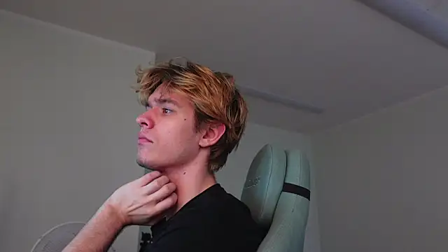 Logan Fraser online show from November 29, 2025, 9:09 am