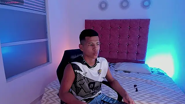 Snapshot of KingStark_ chatting on September 20, 2025, 12:21 pm KingStark online show from September 20, 2025, 12:21 pm