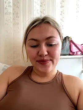 Snapshot of SunshineEmma chatting on September 15, 2025, 1:00 pm SunshineEmma online show from September 15, 2025, 1:00 pm