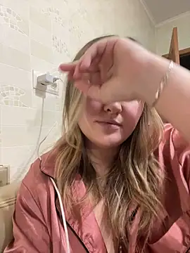 Snapshot of SunshineEmma chatting on February 12, 2026, 12:32 am SunshineEmma online show from February 12, 2026, 12:32 am