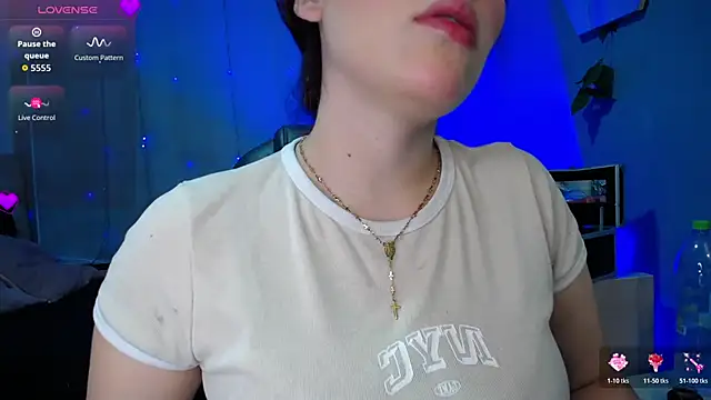 Snapshot of Lulugh_ chatting on November 13, 2025, 7:18 pm Lulugh online show from November 13, 2025, 7:18 pm