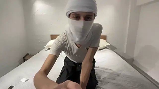 Snapshot of holydirt_luxeno1 chatting on February 15, 2026, 4:39 pm holydirt luxeno1 online show from February 15, 2026, 4:39 pm