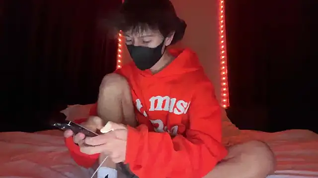 Snapshot of holydirt_luxeno1 chatting on January 18, 2026, 2:31 pm holydirt luxeno1 online show from January 18, 2026, 2:31 pm