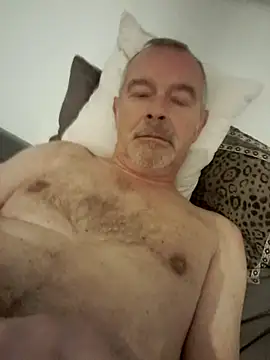 Snapshot of Hoodle-Doodle chatting on October 11, 2025, 7:20 am Hoodle-Doodle online show from October 11, 2025, 7:20 am