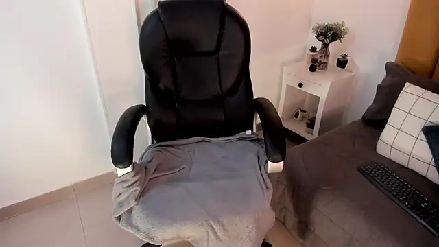 Snapshot of marie_bass chatting on September 14, 2025, 1:44 pm marie bass online show from September 14, 2025, 1:44 pm