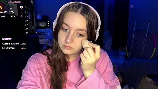 LauretteRagar online show from September 24, 2025, 5:19 pm