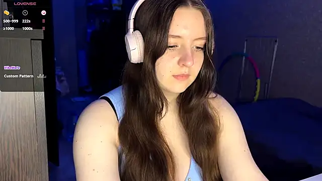 LauretteRagar online show from November 19, 2025, 5:24 pm