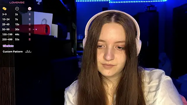 LauretteRagar online show from September 18, 2025, 5:16 pm