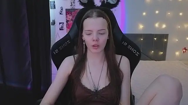 Snapshot of Luna_Navy chatting on February 17, 2026, 7:16 am Luna Navy online show from February 17, 2026, 7:16 am