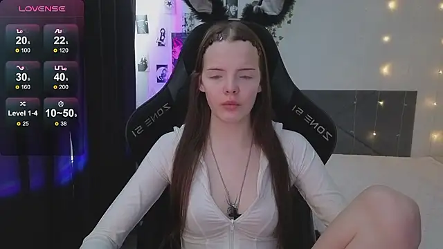 Snapshot of Luna_Navy chatting on February 20, 2026, 6:59 am Luna Navy online show from February 20, 2026, 6:59 am