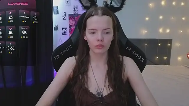 Snapshot of Luna_Navy chatting on February 18, 2026, 6:55 am Luna Navy online show from February 18, 2026, 6:55 am