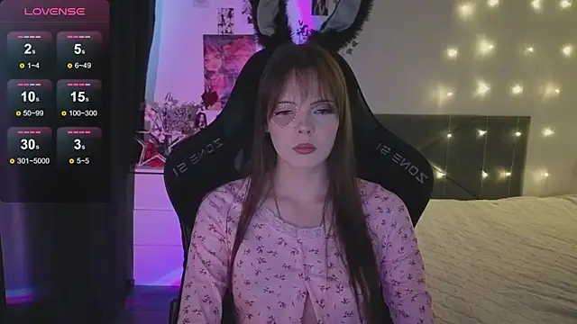 Snapshot of Luna_Navy chatting on February 4, 2026, 12:22 pm Luna Navy online show from February 4, 2026, 12:22 pm