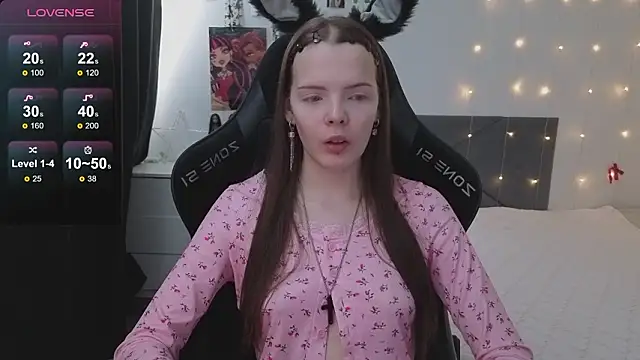 Snapshot of Luna_Navy chatting on February 15, 2026, 7:51 am Luna Navy online show from February 15, 2026, 7:51 am