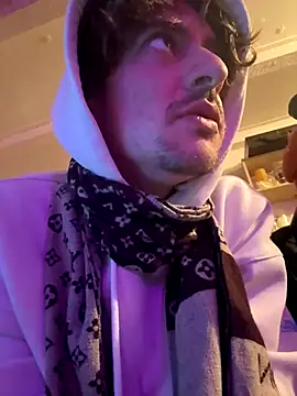 hottest23 online show from December 15, 2025, 8:47 pm