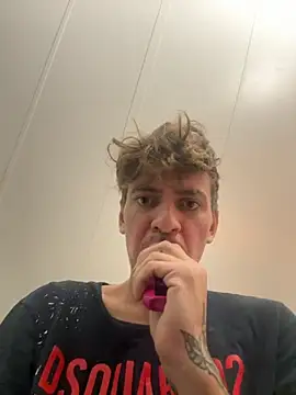 hottest23 online show from November 11, 2025, 11:27 am