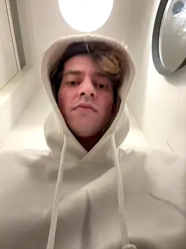 hottest23 online show from December 2, 2025, 1:17 am