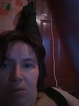 Snapshot of Romashka33011 chatting on November 4, 2025, 8:18 am Romashka33011 online show from November 4, 2025, 8:18 am