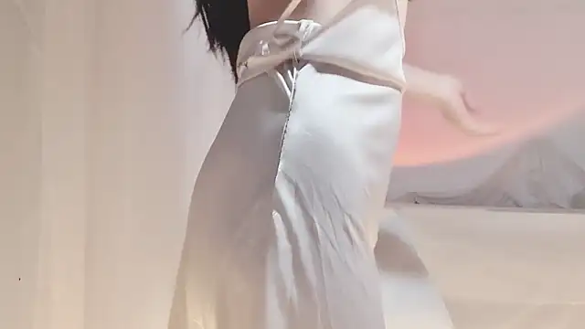 Vessi-babe online show from November 17, 2025, 7:12 am