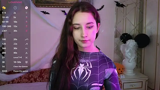 Eva Maller online show from October 31, 2025, 4:42 am