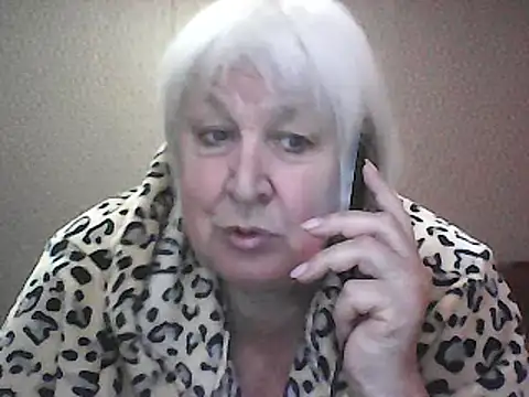 Alexia64231 online show from October 6, 2025, 5:02 pm