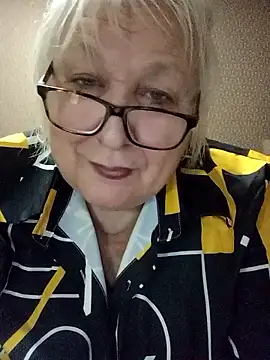 Alexia64231 online show from November 13, 2025, 3:32 am