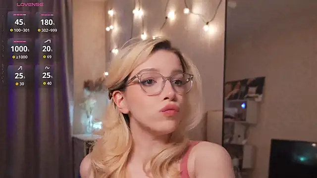 peachii meow online show from April 23, 2026, 5:58 pm