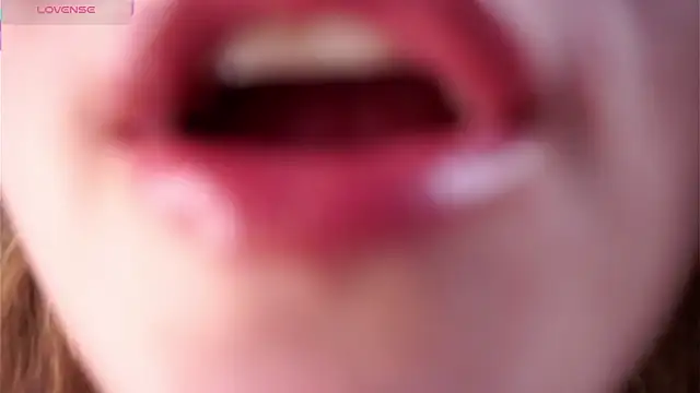 SusannaScholler online show from April 21, 2026, 10:38 pm